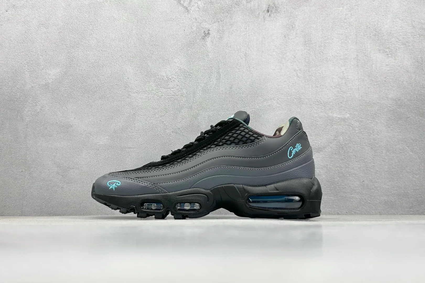 Nike Air Max 95 Retro Cushioning Running Shoes (Black)