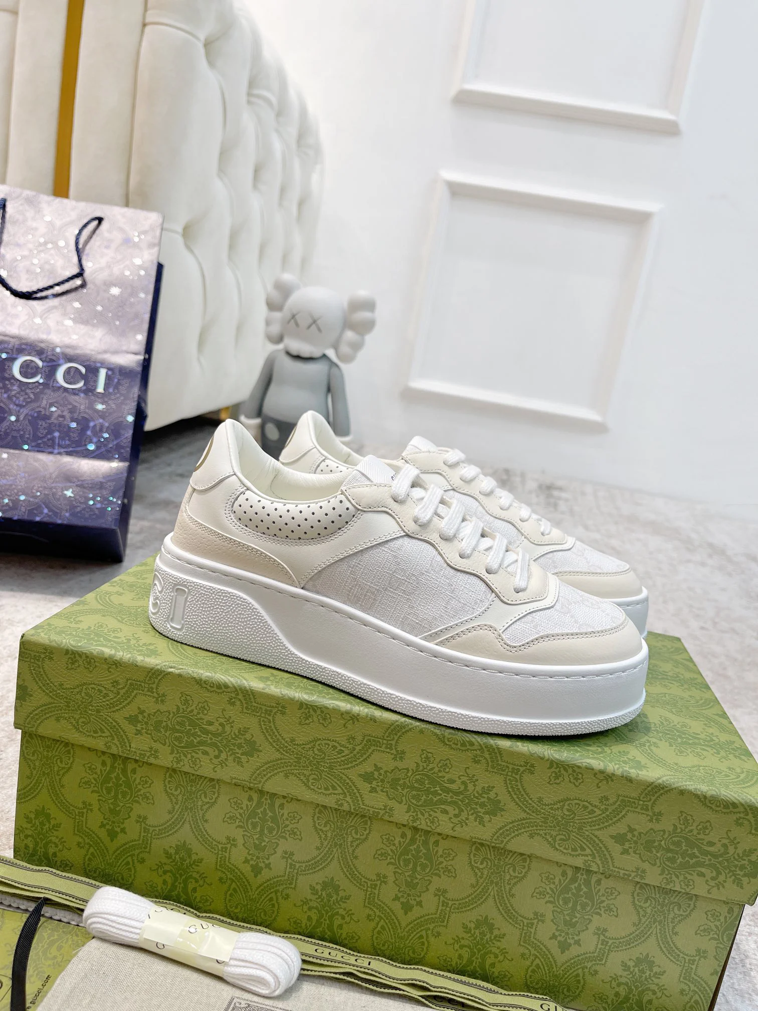 Gucci GG Canvas Low-Top off white Sneakers
