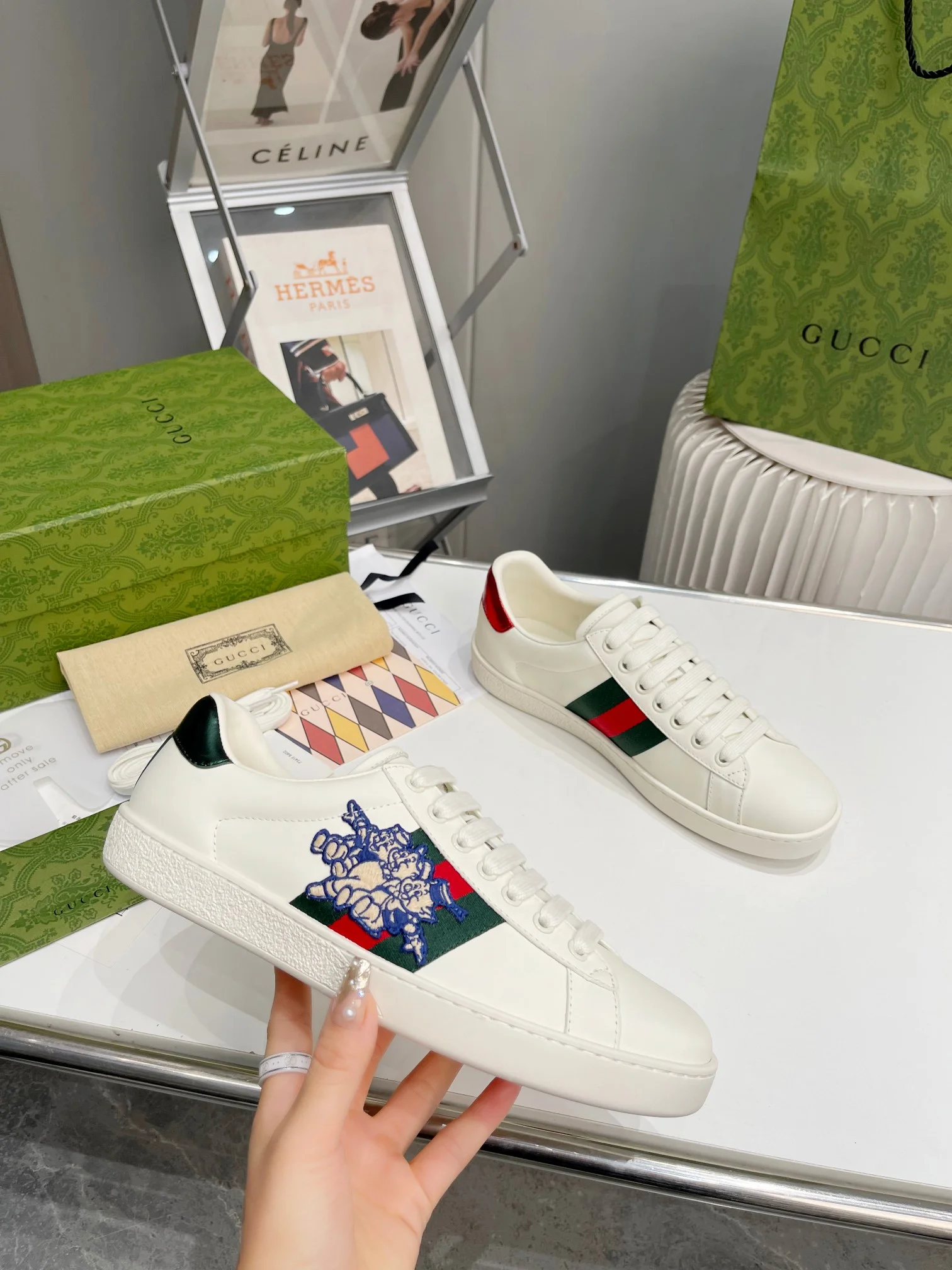 Gucci White Shoes (Blue Anti-Counterfeiting Thread)