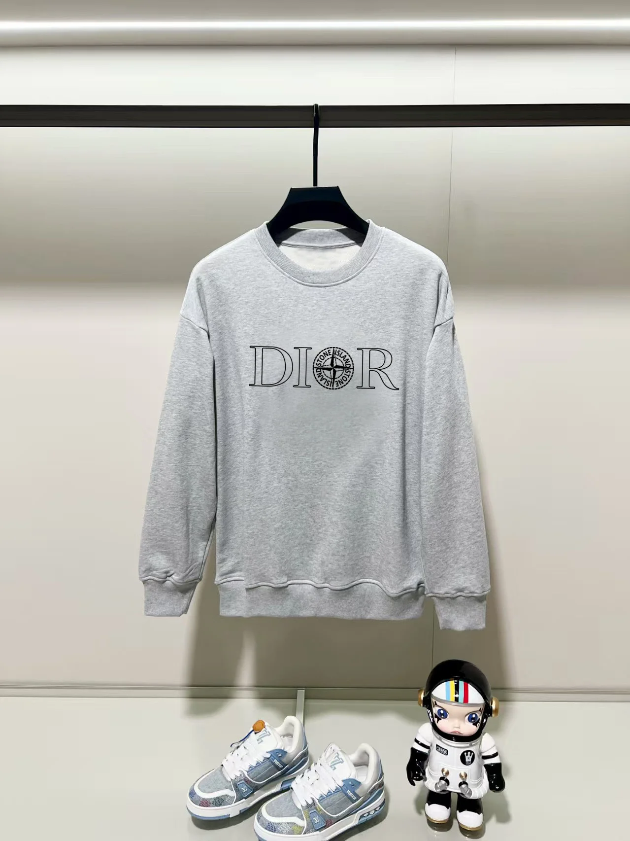 Dior 2025AW Gray Crew-Neck Sweatshirt with Precision Printing