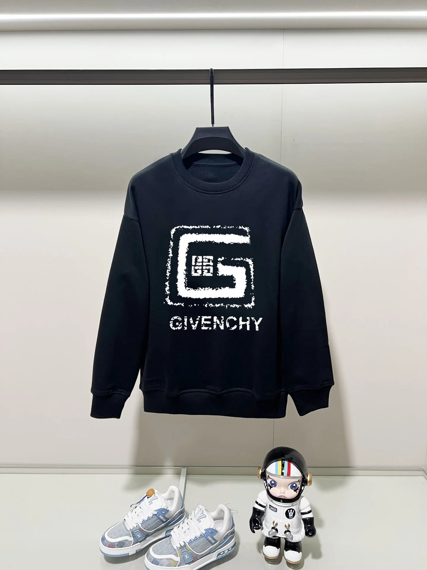 Givenchy 2025AW Black Crew Neck Sweatshirt with Chest Precision Print