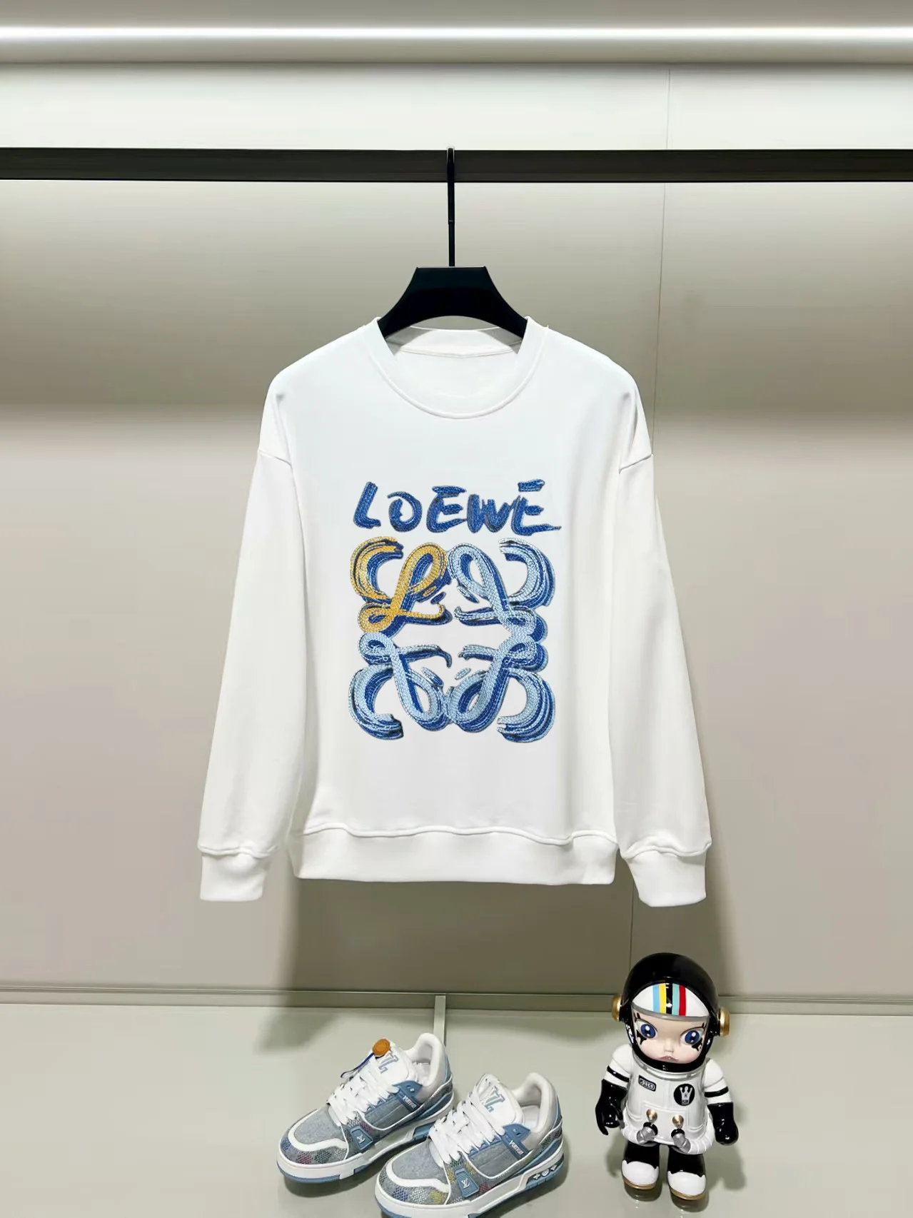 Loewe 2025AW White Crew Neck Sweatshirt with Precision Printing