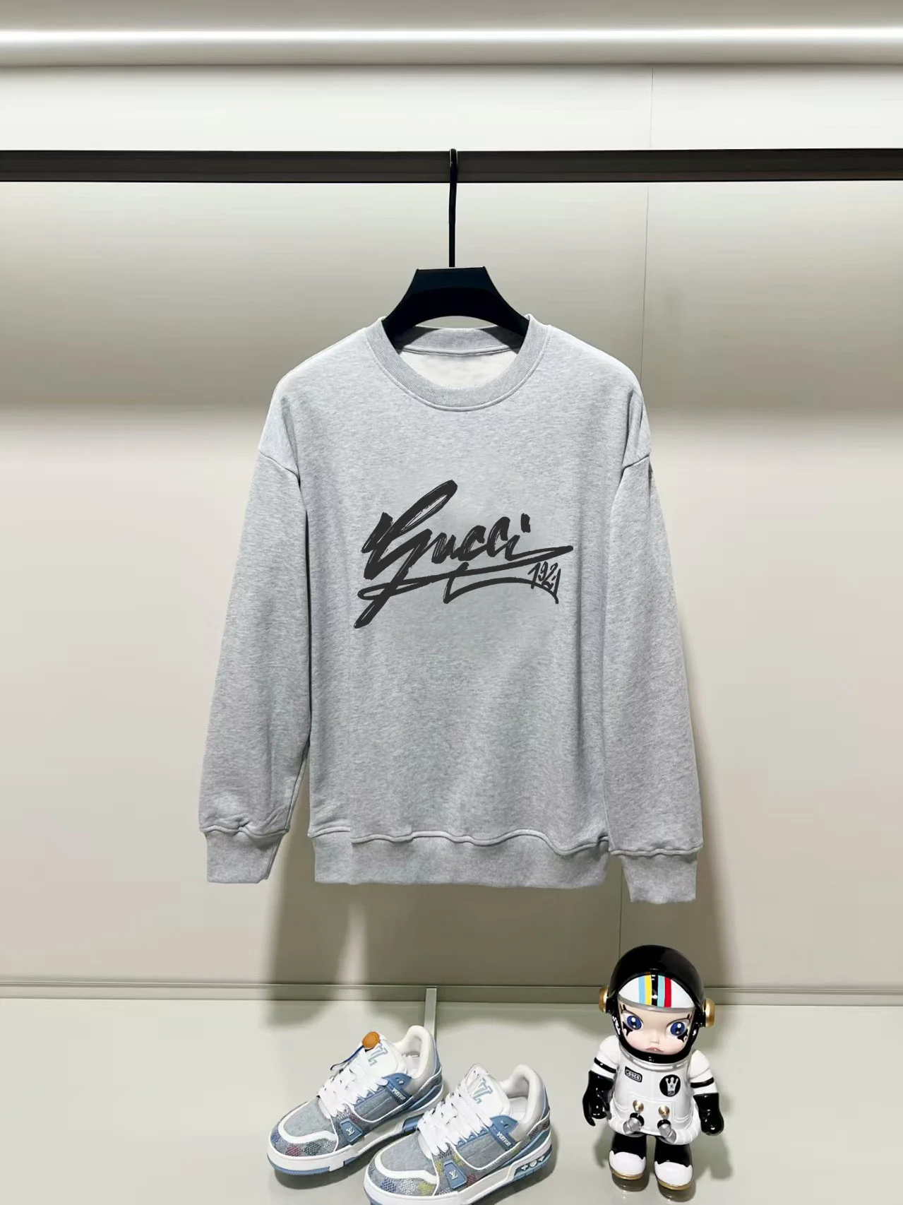 Gucci 2025AW Gray Crew-Neck Sweatshirt with Precision Printing