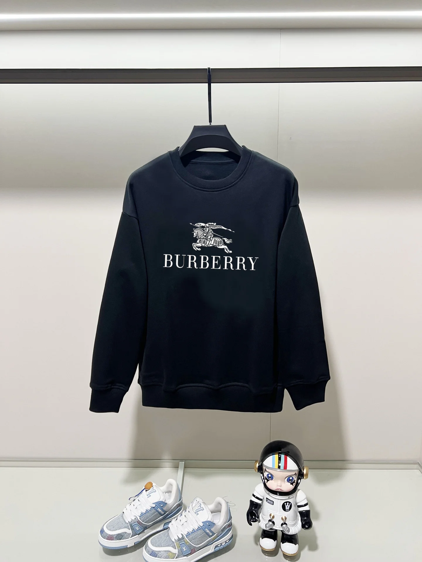 Burberry 2025AW Black Crew-Neck Sweatshirt with Precision Printing