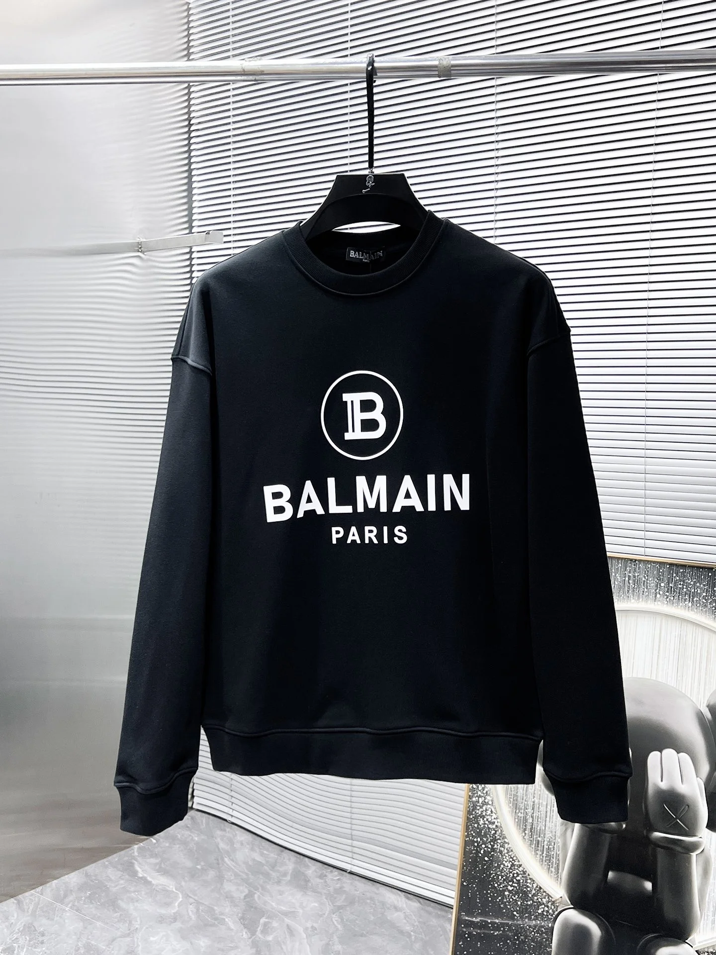 Balmain 2025SS Black Long-Sleeve Crew-Neck Sweatshirt