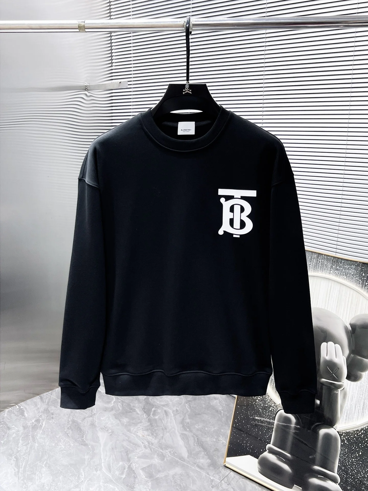 Burberry 2025SS Black Crew-Neck Long-Sleeve Sweatshirt with TB Logo