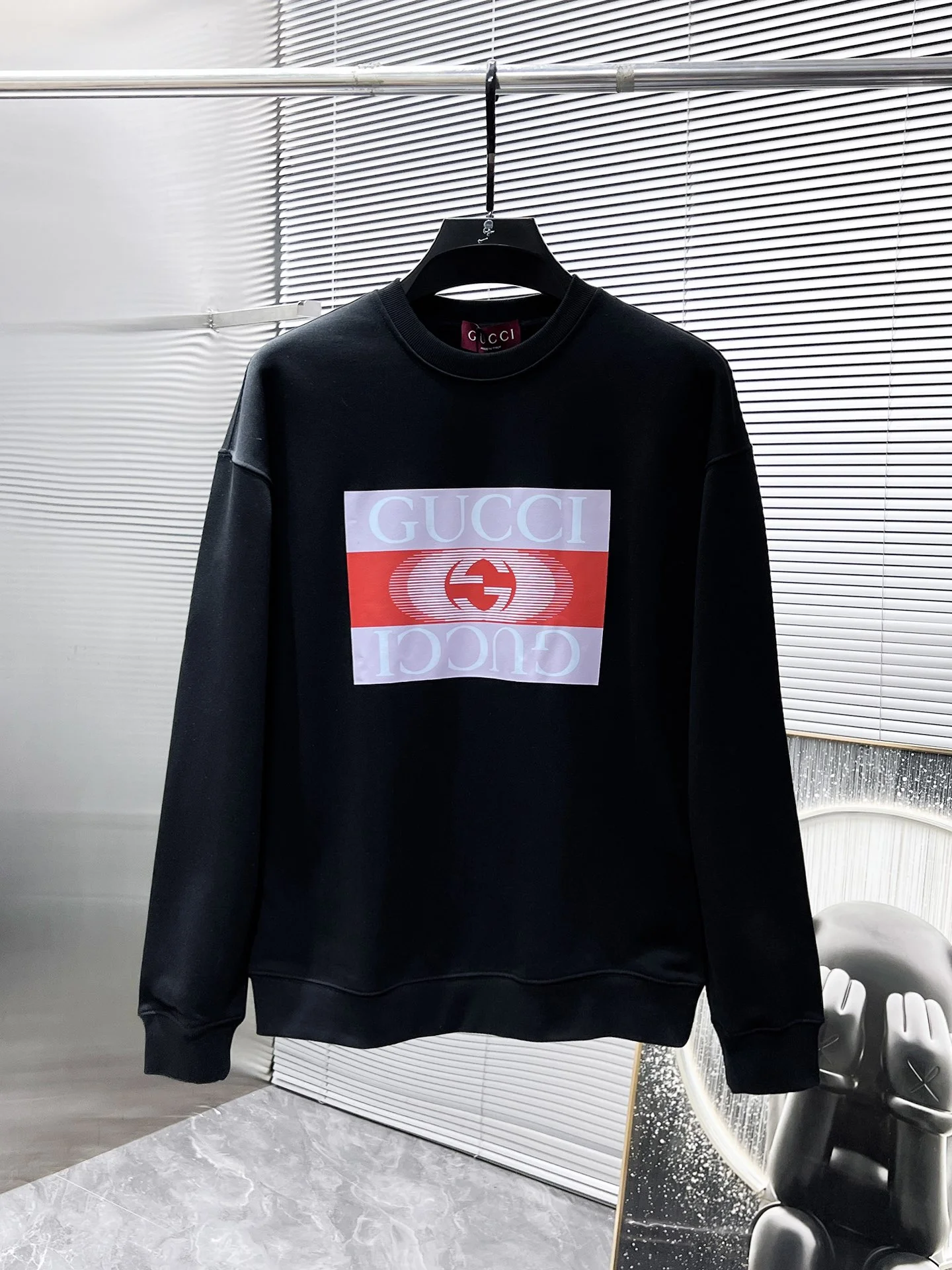 Gucci 2025SS Black Crew-Neck Long-Sleeve Sweatshirt with Brand Graphic