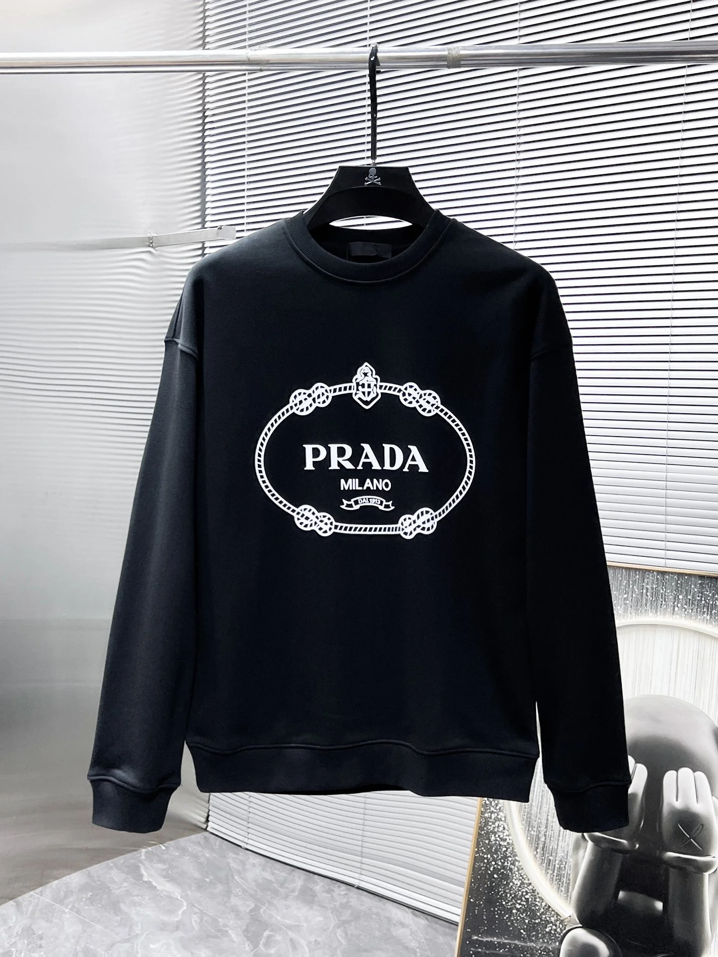Prada 2025SS Black Long-Sleeve Crew-Neck Sweatshirt
