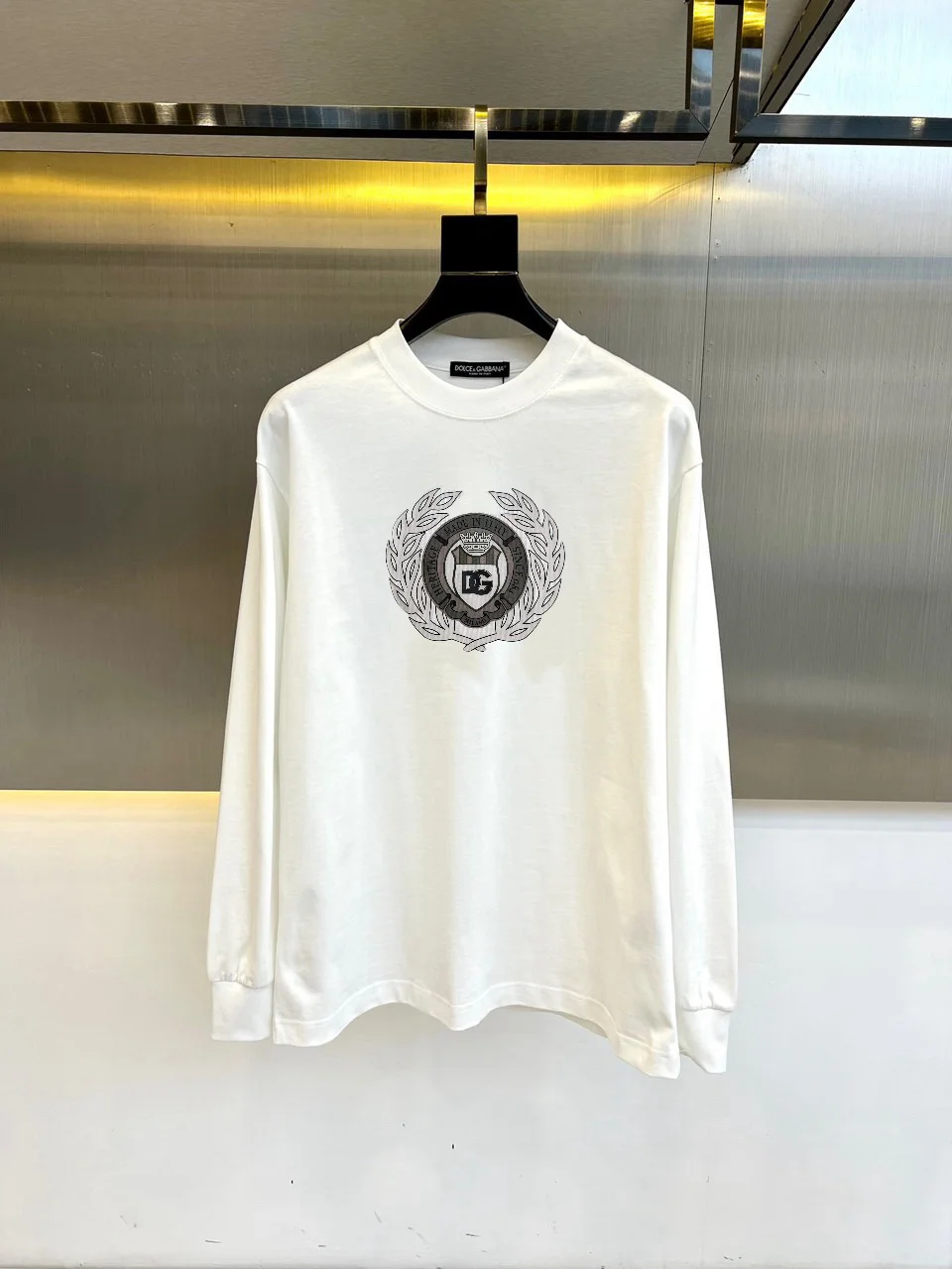 Dolce & Gabbana White Early Autumn Sweatshirt with Badge Print