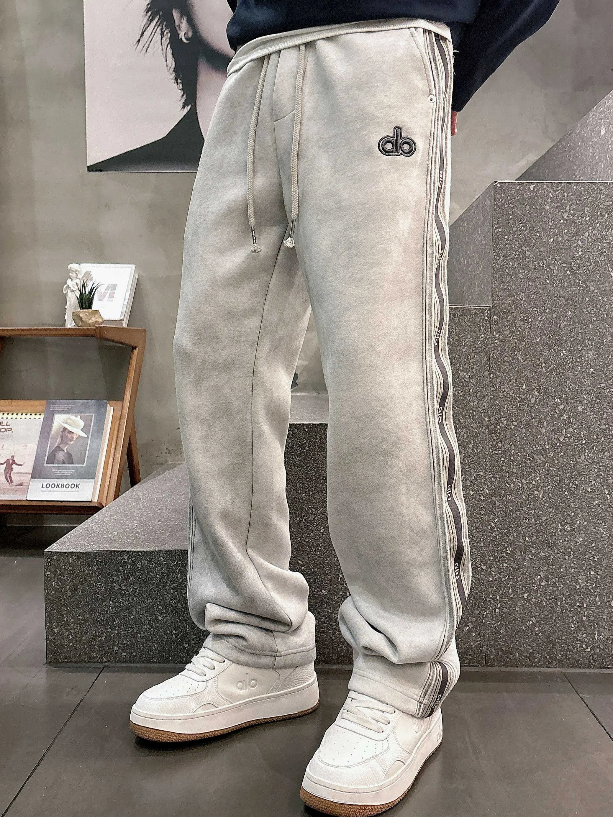 Alo 2025 Autumn Winter Light Gray Casual Pants with Classic Logo & Side Stripes