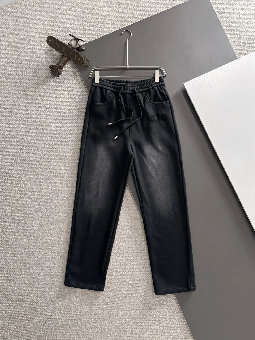 Alo 2025 Autumn New Black Elastic-Waist Casual Pants & Casual Cut