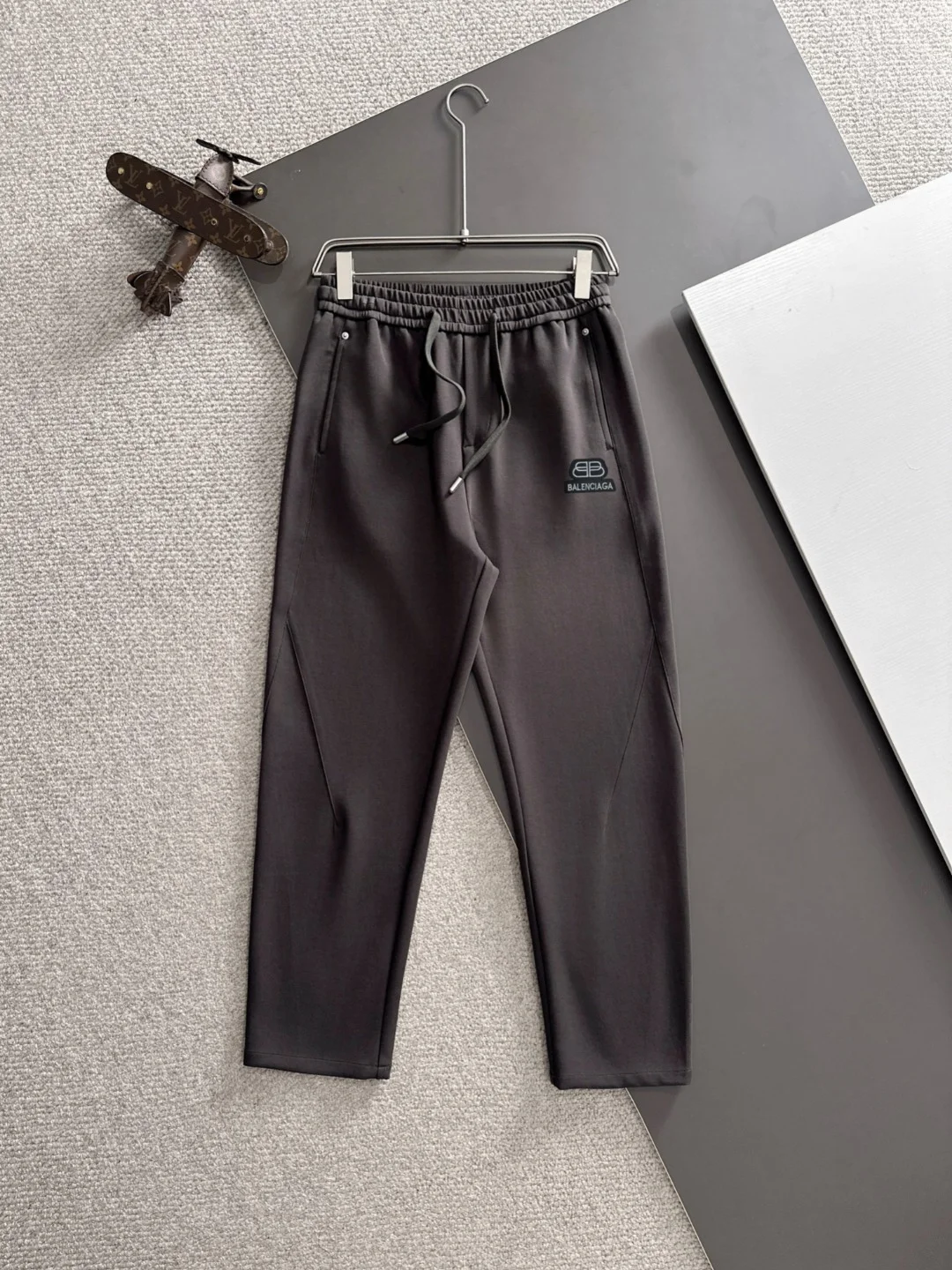 Balenciaga 2025 Autumn New Black Elastic-Waist Casual Pants & Casual Cut