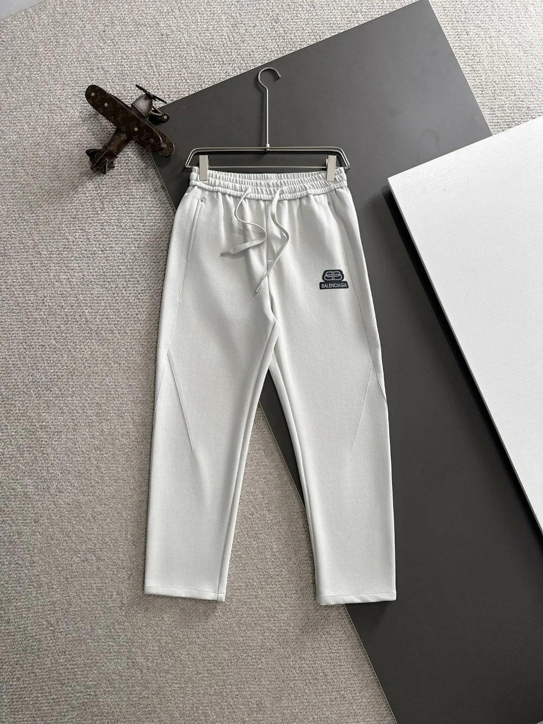 Balenciaga 2025 Autumn New White Elastic-Waist Casual Pants & Breathable Comfort