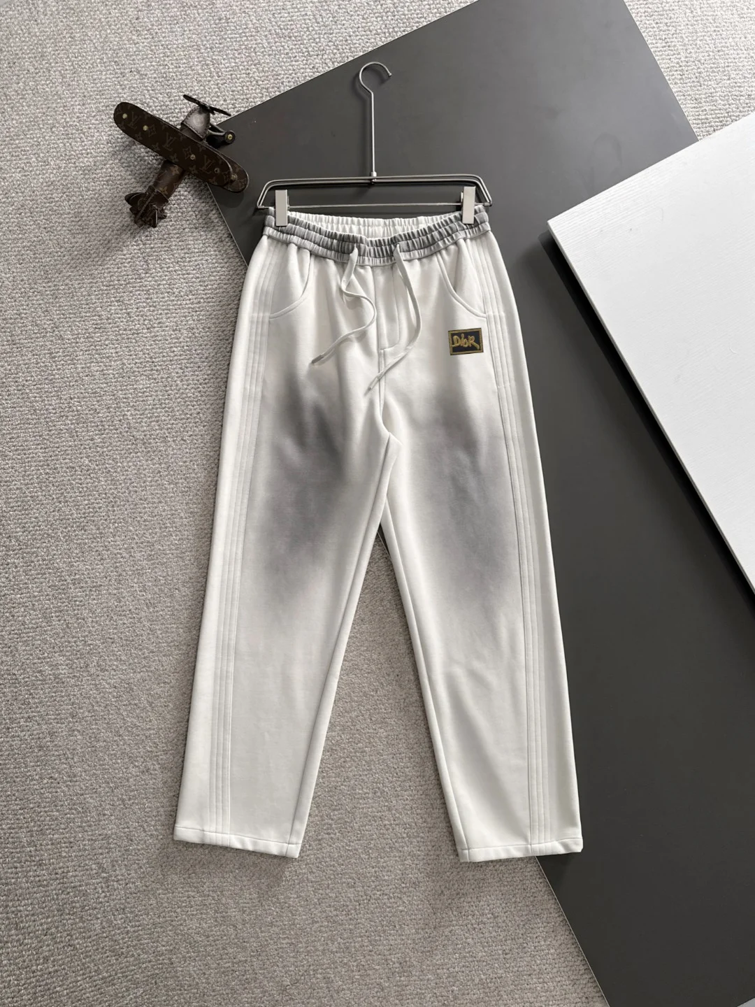 Dior 2025 Autumn New White Elastic-Waist Casual Pants & Great Fit