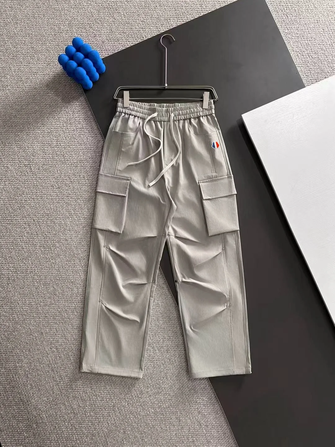 Moncler 2025 Autumn New Light Gray Elastic-Waist Pants with Multi-Pockets