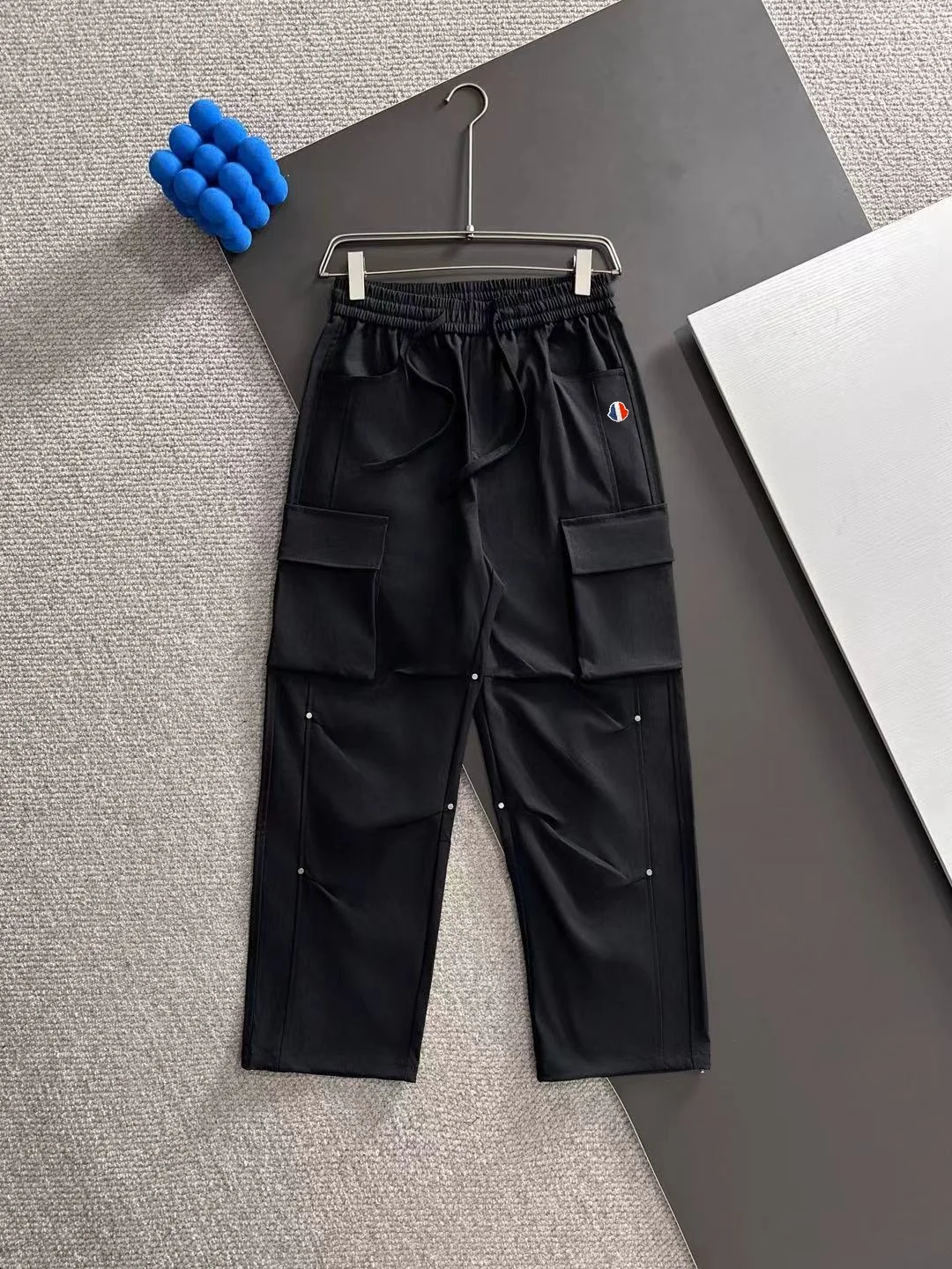 Moncler 2025 Autumn New Black Elastic-Waist Pants with Multi-Pockets & Rivets