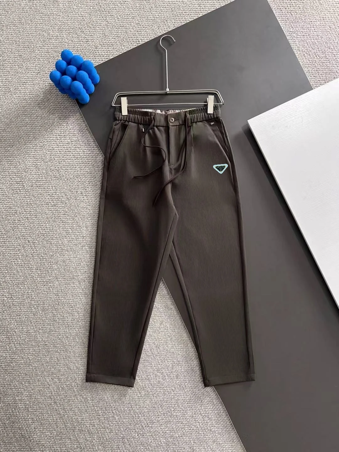 Prada 2025 Autumn New Dark Brown Elastic-Waist Pants & Breathable Comfort