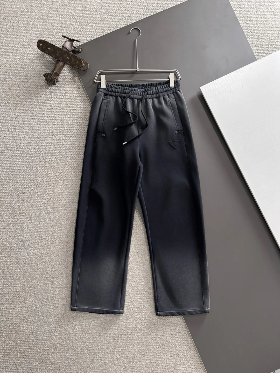 Prada 2025 Autumn New Black Elastic-Waist Pants & Breathable Comfort