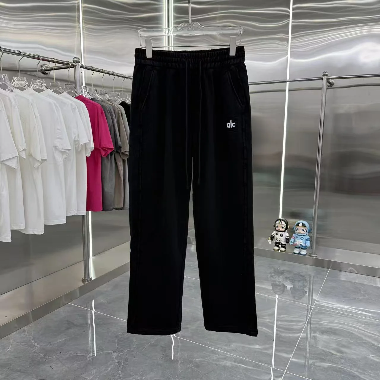 Alo 2025 Autumn Winter New Black Wide-Leg Pants with Embroidered Logo & Distressed