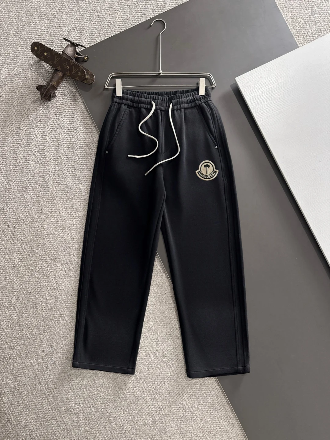 Moncler 2025 Fall New Black Elastic-Waist Pants with Casual Cut & Fit