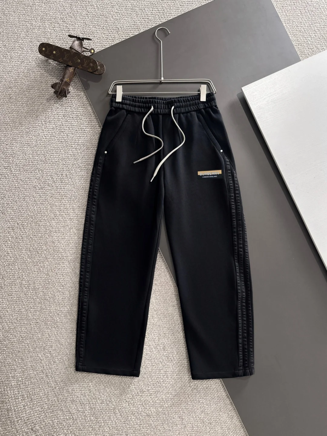 Burberry 2025 Autumn New Black Elastic-Waist Pants with Casual Cut
