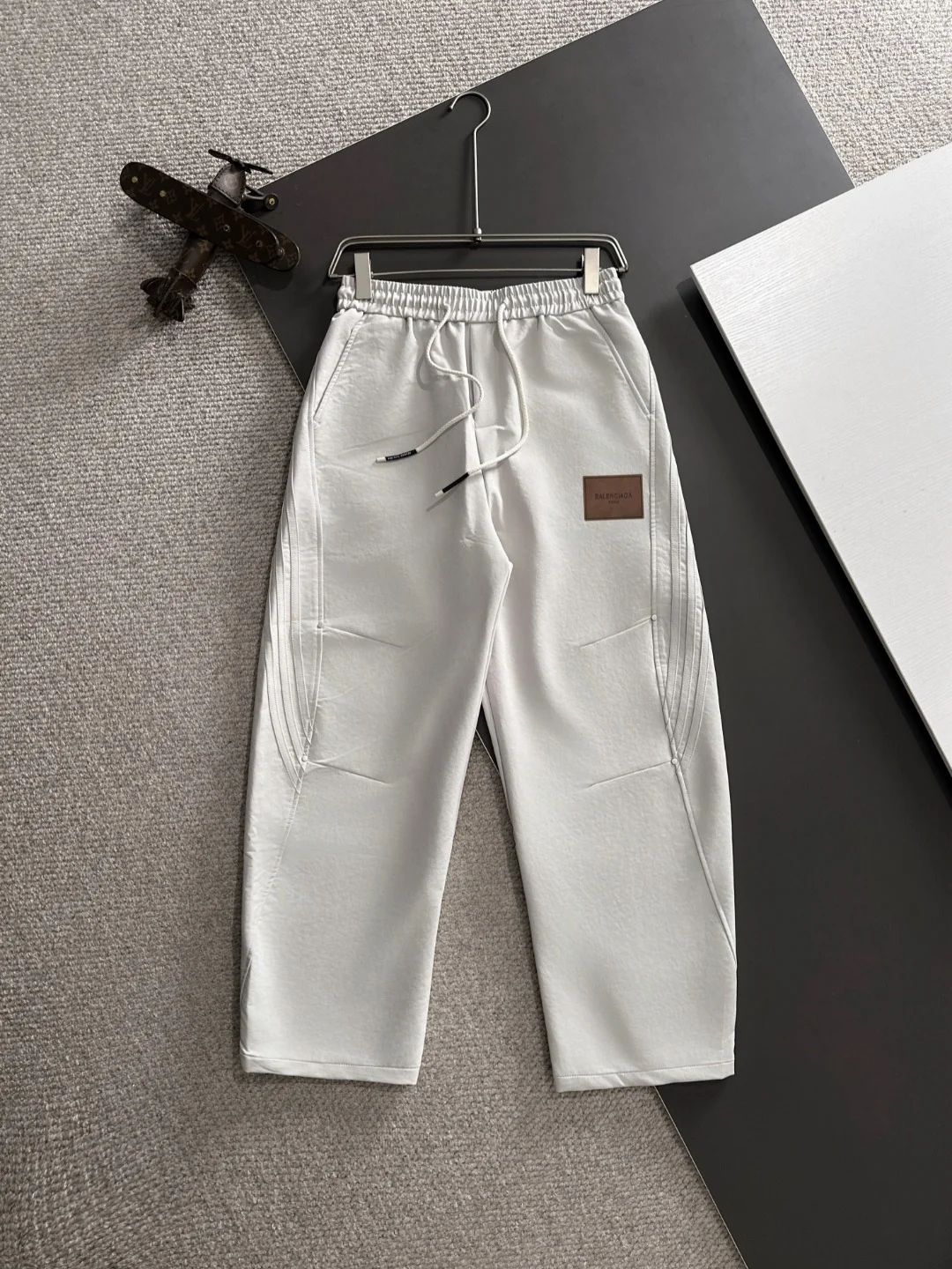 Balenciaga 2025 Autumn New White Elastic-Waist Pants & Casual Cut