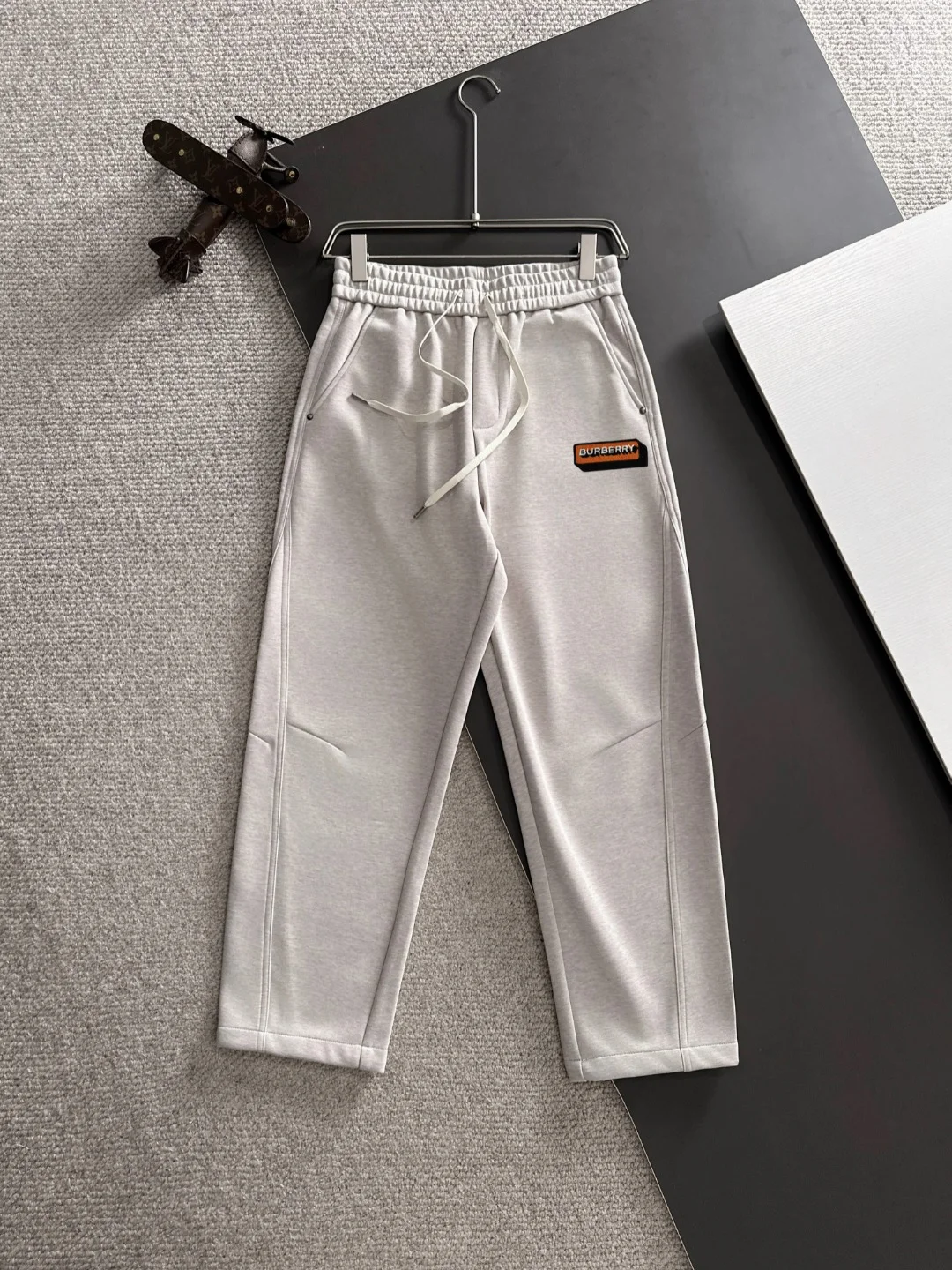 Burberry 2025 Autumn New Light Gray Elastic-Waist Pants with Casual Cut