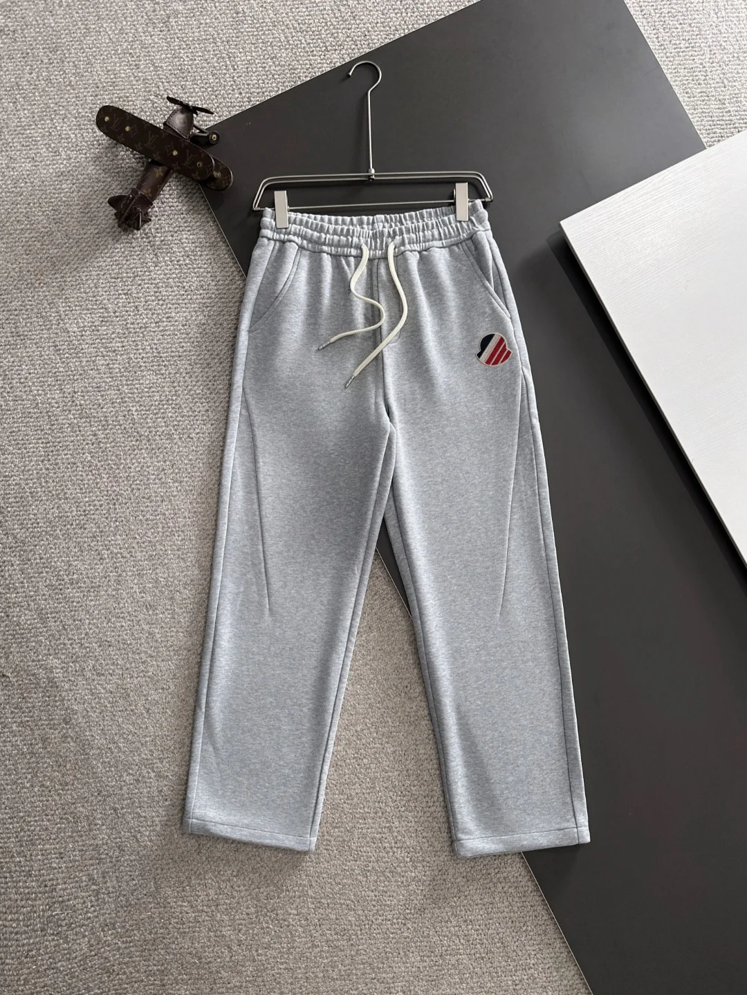 Moncler 2025 Autumn New Gray Elastic-Waist Pants & Breathable Comfort