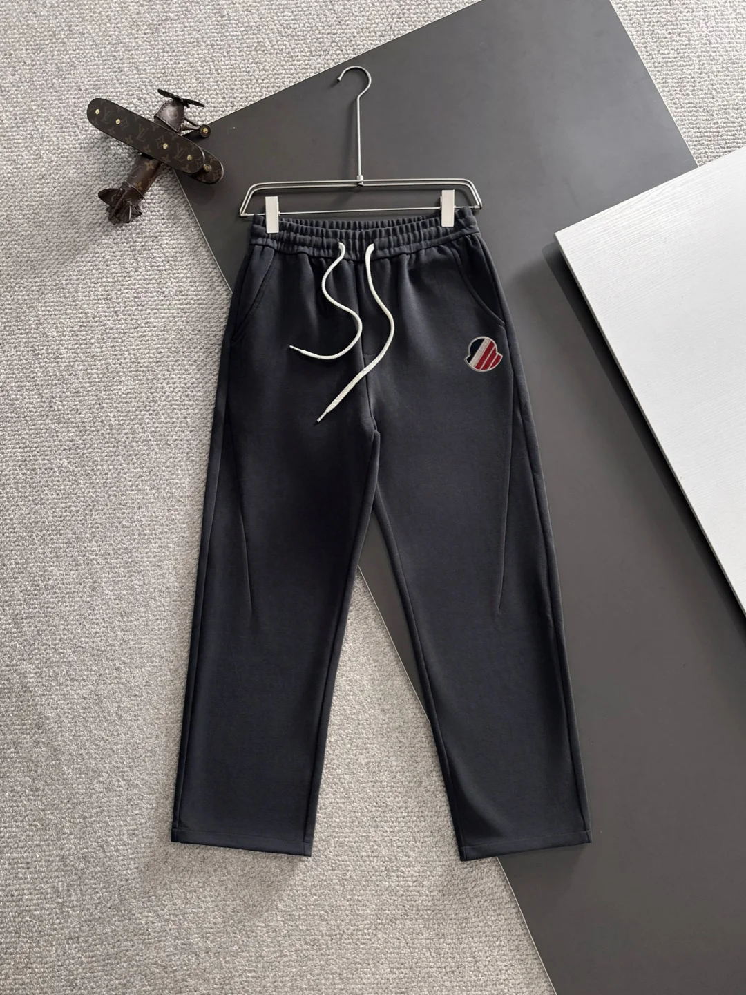 Moncler 2025 Autumn New Black Elastic-Waist Pants with Brand Element & Fit