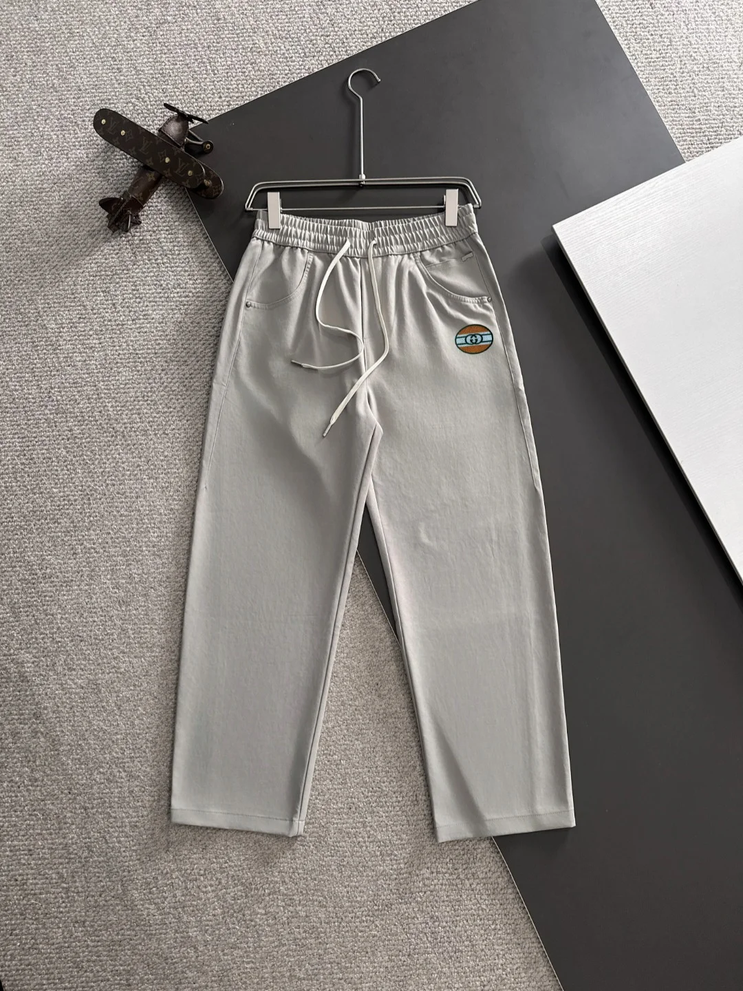 Gucci 2025 Autumn New Light Gray Elastic-Waist Pants with Brand Element