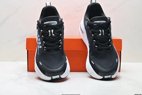 Nike VOMERO PLUS Running Shoes
