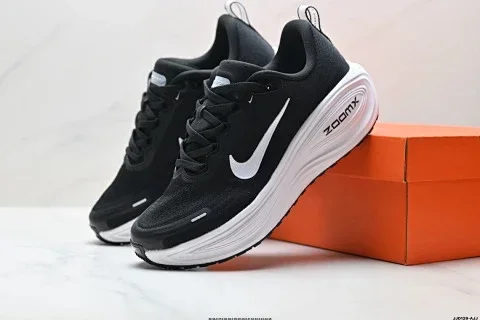 Nike VOMERO PLUS Running Shoes