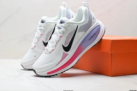 Nike VOMERO 18 Running Shoes