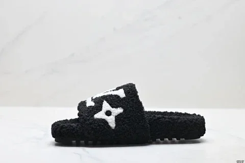 Chanel Women's 2025 Thick Sole Fuzzy Outdoor Slippers