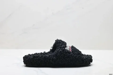 JJD Letter Black Furry Slippers Women 2025 Winter New Style