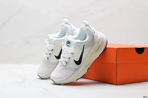 Nike Vomero 18 Kids Running Shoes