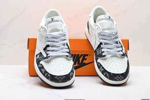 Nike Air Jordan 1 x Travis Scott AJ1 Reverse Swoosh Low-top Basketball Shoes