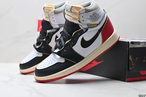 Nike Air Jordan 1 Retro High Basketball Shoes