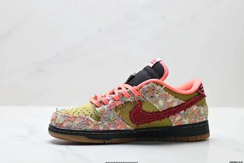 NIKE DUNK LOW Skate Shoes