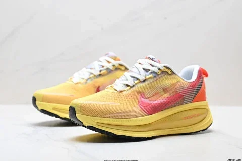 Nike VOMERO 18 Running Shoes