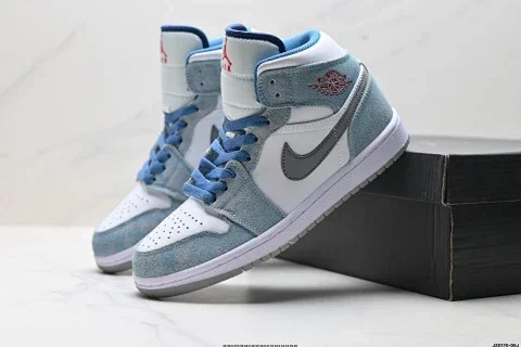 Nike Air Jordan 1 Retro Mid Basketball Shoes