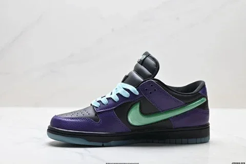 NIKE DUNK LOW Retro Low-Top Skate Shoes