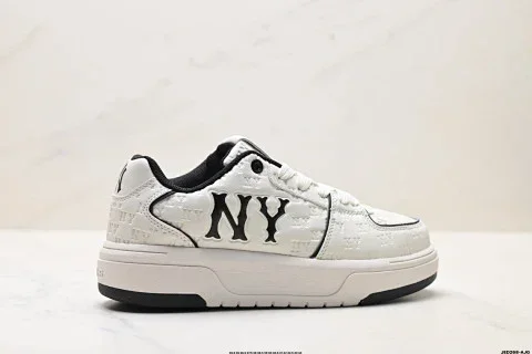 MLB New York Yankees Chunky Liner Embo Monogram Low-top Sneakers