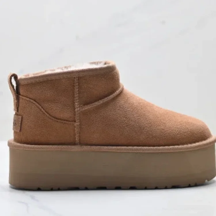 UGG CLASSIC ULTRA MINI PLATFORM Boots