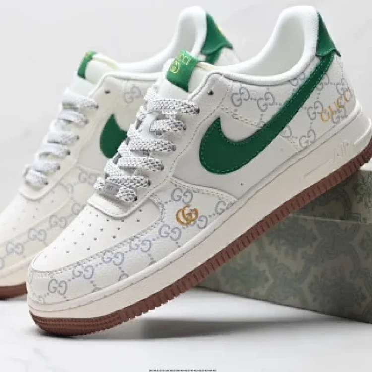 NIKE AIR FORCE 1 '07 LV8 Low-Top Shoes
