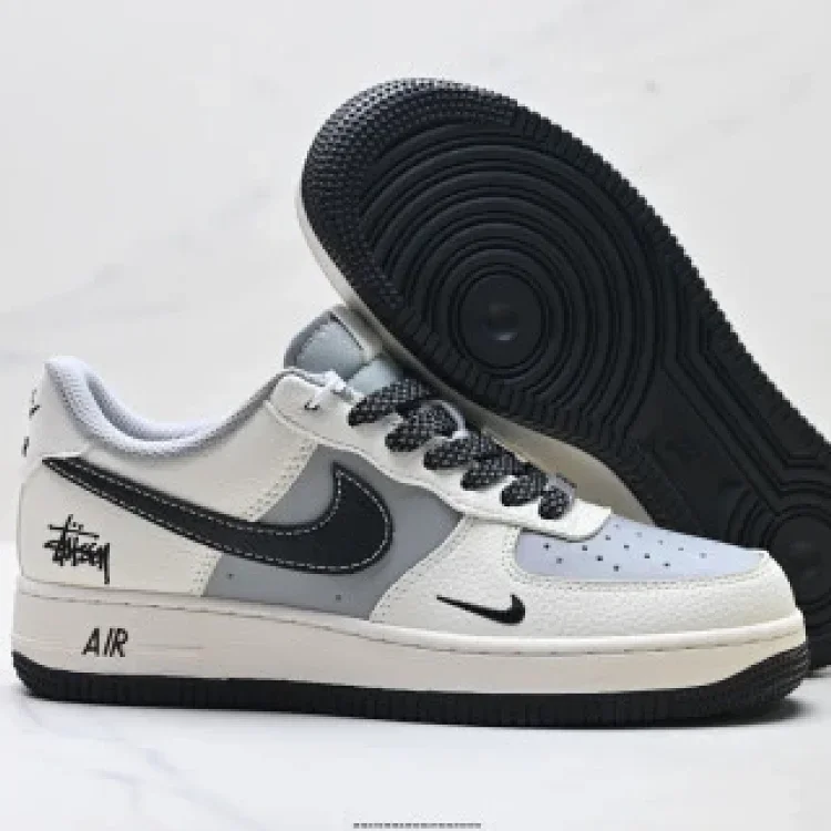 NIKE AIR FORCE 1'07 LV8 Low-Top Sneakers