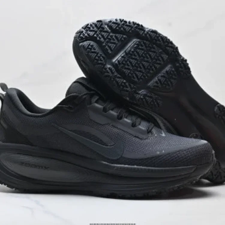 Nike VOMERO18 GTX Running Shoes