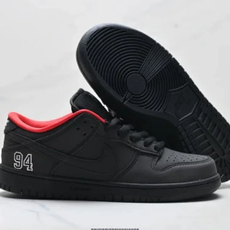 NIKE DUNK LOW Skate Shoes with ZoomAir