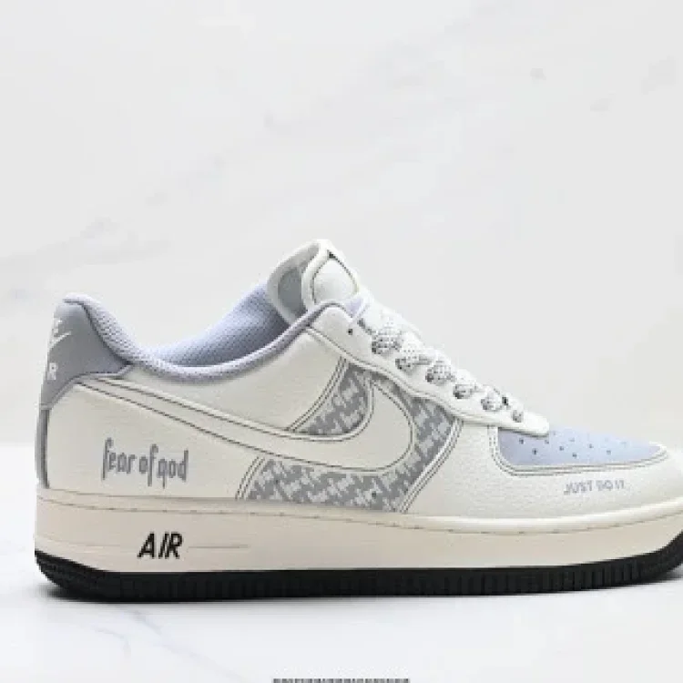 NIKE AIR FORCE 1 '07 Low Top Sneakers with Honeycomb Air Cushion