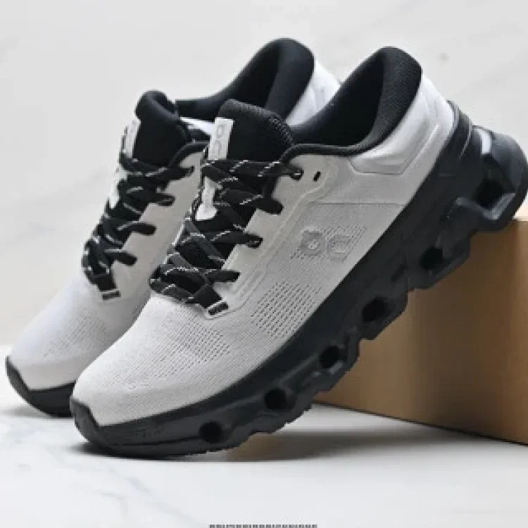 On Running Cloudflyer5 Comfort Light Run Shoes